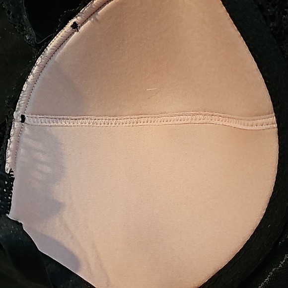 Victoria's Secret Very Sexy Plunge Fishnet Lace  Bra 32C NWOT - Picture 15 of 16